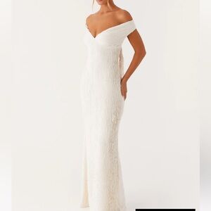 Elegant backless White Dress
